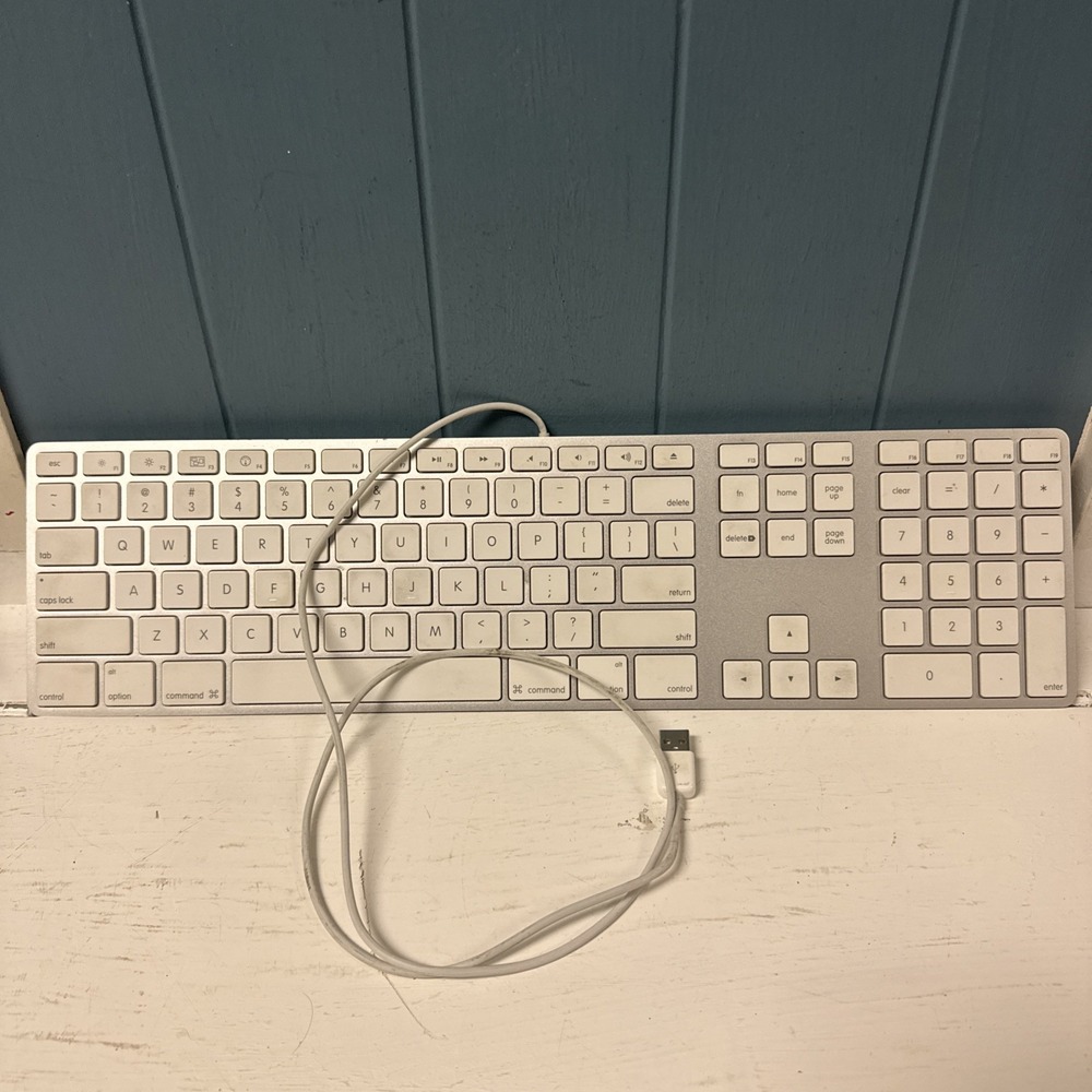 Apple‎ A1243 Aluminum Wired Keyboard MB110LL/A Full Size, Slim, Mac, Genuine OEM